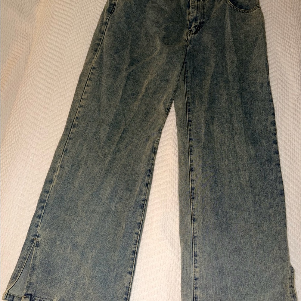 PrettyLittleThing vintage wash mid rise split hem jeans - US women’s size 8